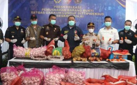 Bareskrim Polri Musnahkan Ribuan Kilogram Bawang Impor Ilegal dari Jalur Tikus Perbatasan Malaysia