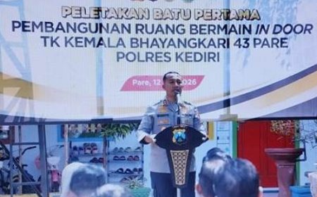 Kapolres Kediri Letakkan Batu Pertama Ruang Bermain Indoor TK Kemala Bhayangkari 43 Pare