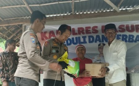Polri Untuk Masyarakat : Kapolres Pasuruan Blusukan Salurkan Bansos untuk Warga