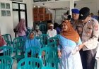 Tuai Pujian, Aksi Humanis Polsek Geneng Bantu Lansia yang Antri Terima PKH Plus di Ngawi