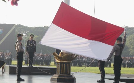 Gelar Upacara Hari Lahir Pancasila, Wakapolda Jatim : Pancasila Kunci Persatuan Bangsa di Tengah Ancaman Global