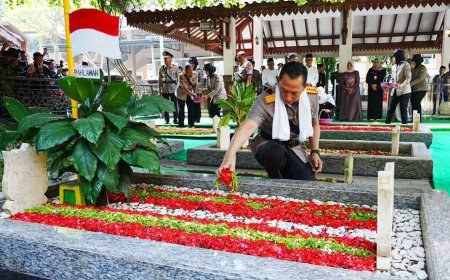 Jelang Hari Bhayangkara ke 80 Tahun 2026, Kapolri Ziarah ke Makam Gus Dur