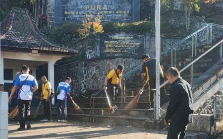 Polres Lumajang Gelar Bakti Religi Bersihkan Sejumlah Tempat Ibadah Sambut Hari Bhayangkara ke -80