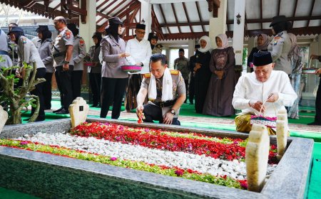Kapolri Kenang Jejak Reformasi Gus Dur Melalui Ziarah di Tebuireng Jelang Hari Bhayangkara ke-80
