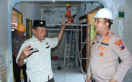 Polres Gresik Bedah Rumah Purnawirawan Polri di Driyorejo, Kado Hari Bhayangkara ke - 80
