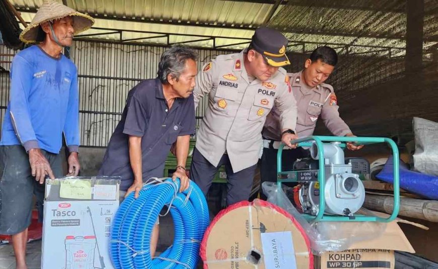 Polres Pelabuhan Tanjungperak Salurkan Bantuan Alat Pertanian Dukung Ketahanan Pangan Nasional