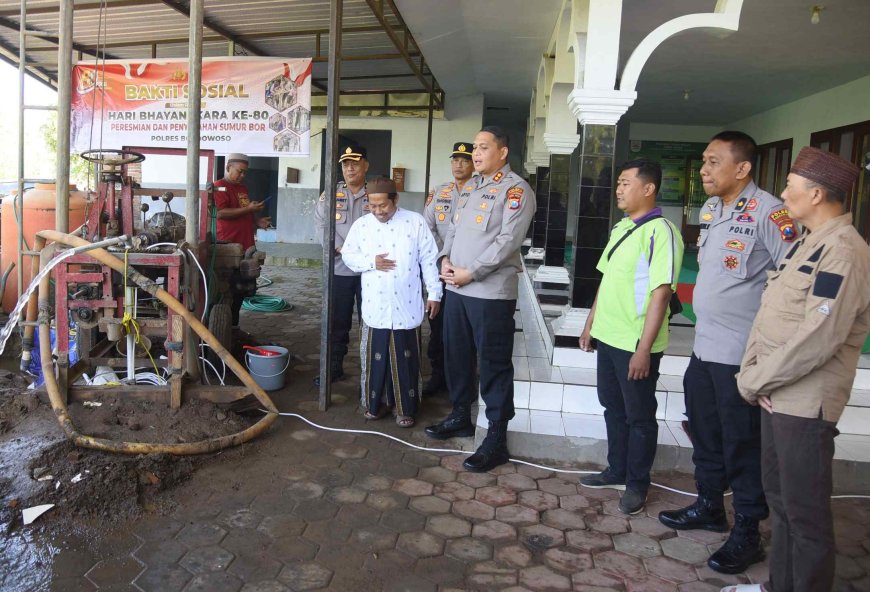 Kado Hari Bhayangkara ke - 80, Polres Bondowoso Bangun Sumur Bor untuk Masyarakat di Sekar Putih