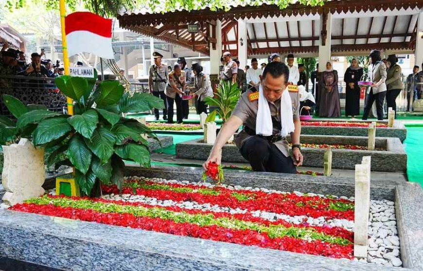 Jelang Hari Bhayangkara ke 80 Tahun 2026, Kapolri Ziarah ke Makam Gus Dur