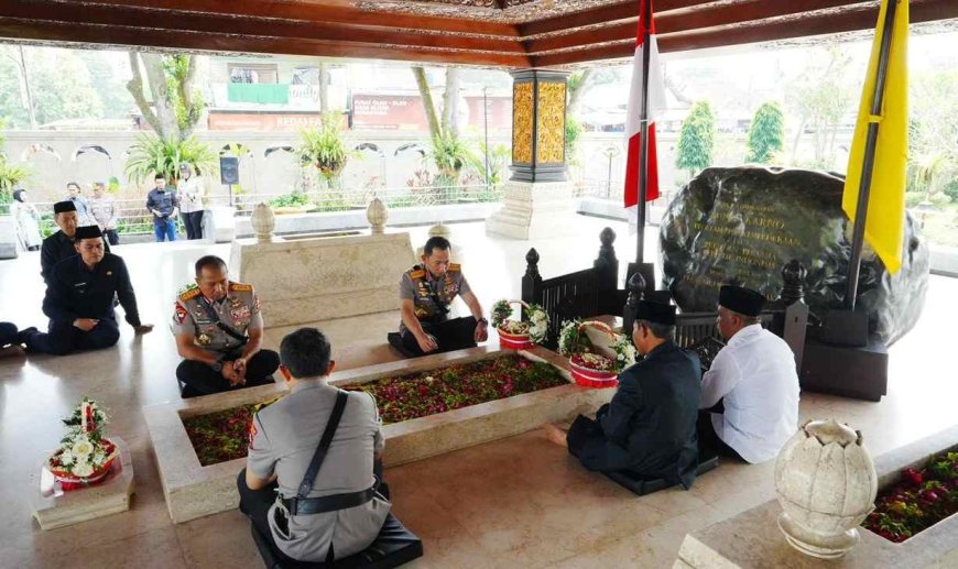 Jelang Hari Bhayangkara ke-80, Kapolri Jadikan Ziarah ke Makam Presiden RI Terdahulu Sebagai Momentum Refleksi Nilai Kebangsaan