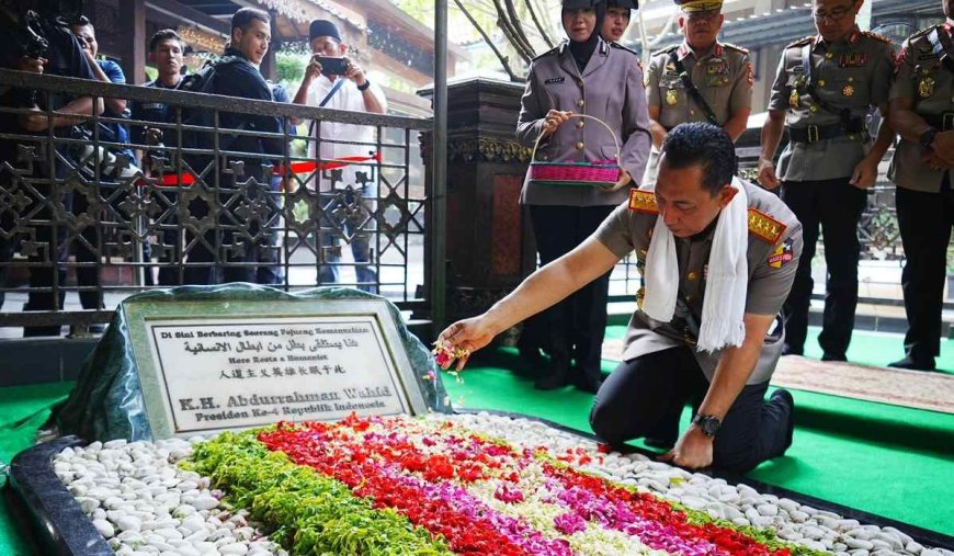 Kapolri Kenang Jejak Reformasi Gus Dur Melalui Ziarah di Tebuireng Jelang Hari Bhayangkara ke-80