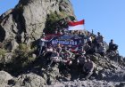 Polres Blitar Bersama Komunitas Pecinta Alam Peringati Hari Bhayangkara ke-80 di Gunung Kelud
