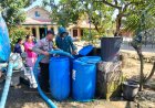 Polres Bojonegoro Salurkan 16 Ribu Liter Air Bersih untuk Warga Terdampak Kemarau di Ngambon