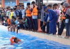 Satpolairud Polres Lamongan Bekali Santri Keterampilan Berenang dan Penyelamatan di Perairan