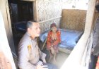 Polri Peduli : Polres Bondowoso Santuni Nenek Sebatangkara