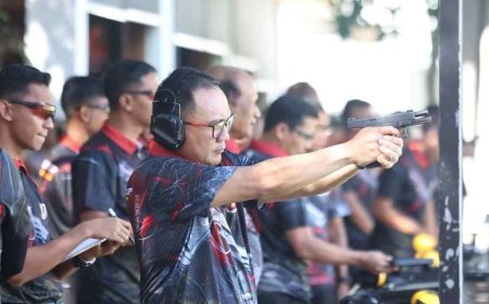 Buka Lomba Menembak Kapolda Jatim Cup 2026, Irjen Nanang Avianto Tekankan Profesionalisme Penggunaan Senjata Api