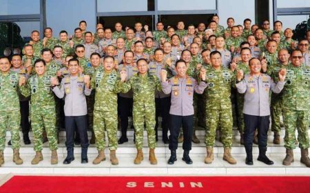 Kapolri Perkuat Soliditas TNI-Polri Lewat Silaturahmi dengan Panglima TNI di Mabes TNI