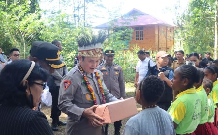 Astamaops Kapolri Berbagi Semangat Belajar Bersama Anak-Anak Papua di Pusat Olah Seni Wesaput