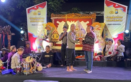 Gelar Wayang Cangkrukan, Polres Kediri Kota Edukasi Kamtibmas Lewat Seni Budaya