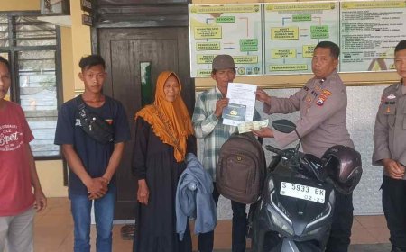 Polsek Kembangbahu Polres Lamongan  Serahkan Sepeda Motor Temuan kepada Keluarga Pemilik
