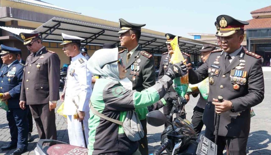 Hari Bhayangkara Ke-80, Polresta Sidoarjo Salurkan Bantuan 3 ton Beras untuk Masyarakat