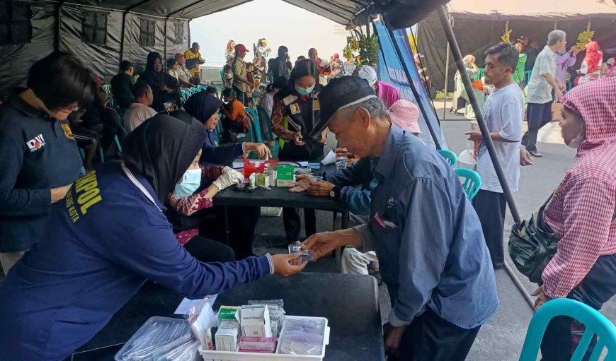 Polresta Malang Kota Gelar Bakkes, 200 Warga Ikuti Cek Kesehatan Gratis di Hari Bhayangkara ke - 80