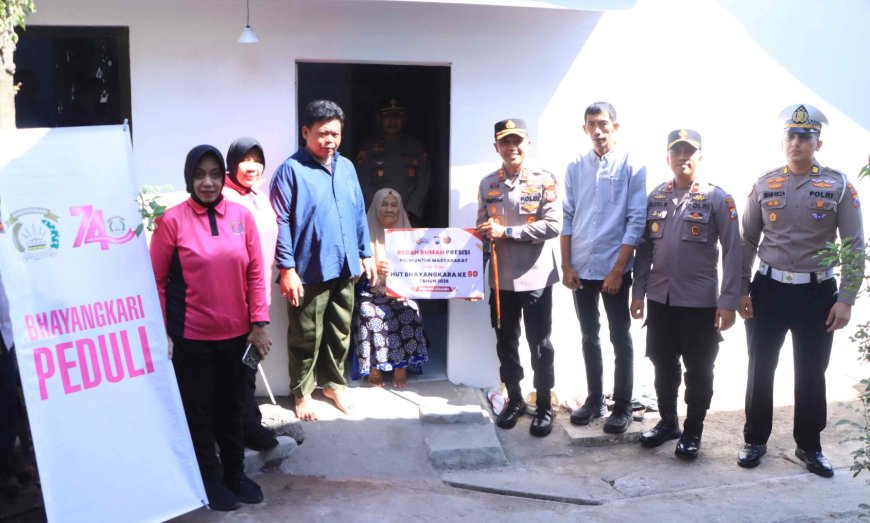 Hari Bhayangkara ke – 80, Polres Ngawi Bedah Dua Rumah Jadi Layak Huni, Hadirkan Senyum dan Harapan Warga