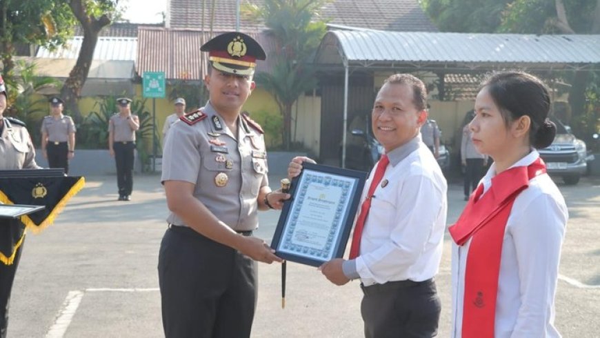 Kapolres Kediri Beri Penghargaan Personel Berprestasi dan  Resmikan Ruang Bermain Anak