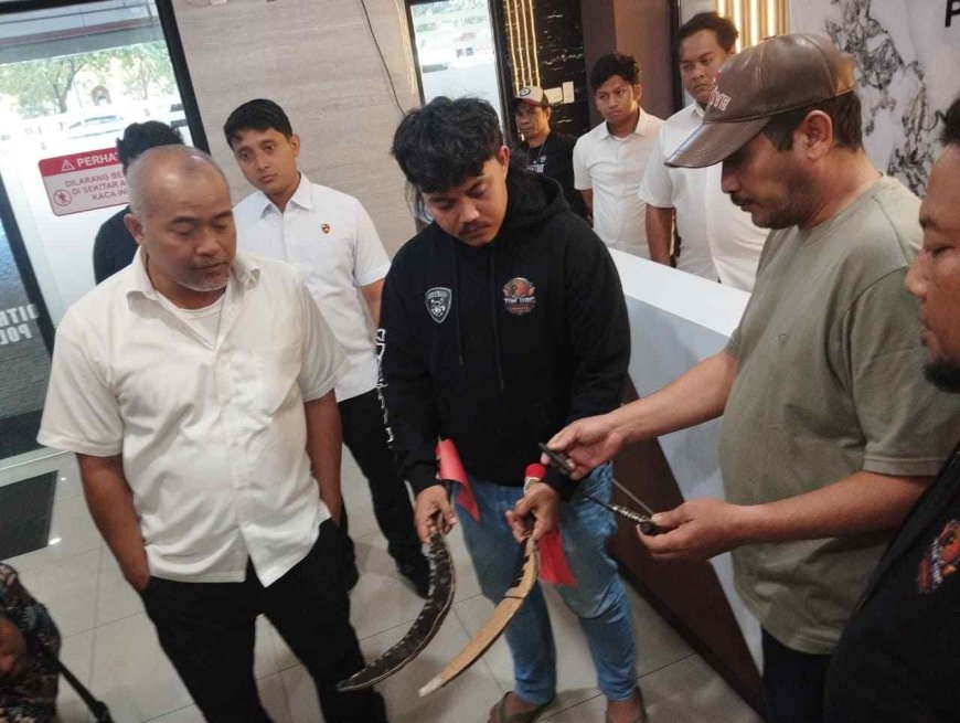 Tim Jatanras Ditreskrimum Polda Jatim Tangkap Residivis Curanmor dan Amankan 2  Celurit Barang Bukti Kejahatan