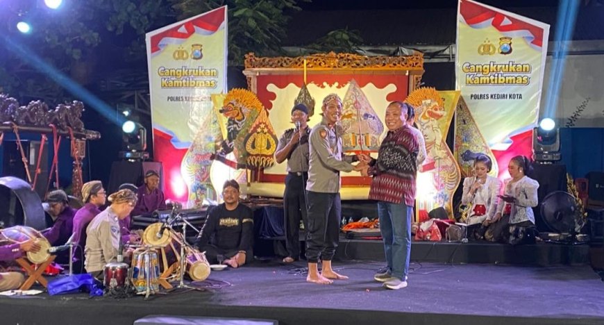 Gelar Wayang Cangkrukan, Polres Kediri Kota Edukasi Kamtibmas Lewat Seni Budaya