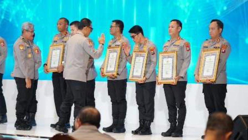 Polresta Banyuwangi Raih Penghargaan WBBM dan Pelayanan Prima Kategori A