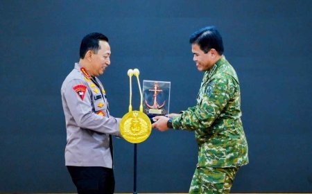 Kapolri Bersama Menko Polkam dan Pimpinan Lembaga Negara Perkuat Kebersamaan di Mabes TNI AL