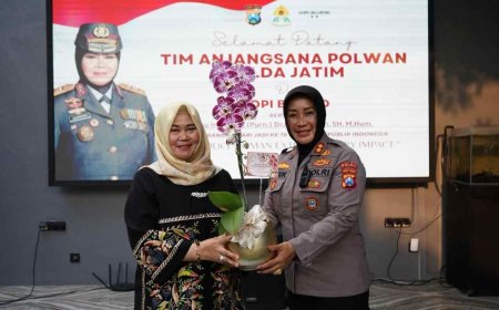 Jelang HUT ke-78 Tahun 2026, Polwan Polda Jatim Lakukan  Kunjungan Silaturahmi Kepada Irjen Pol (Purn) Juansih