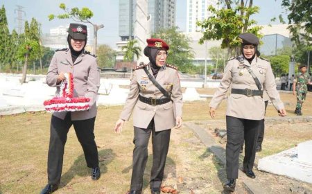 Hari Jadi ke-78 Tahun 2026, Polwan Polda Jatim Ziarah ke TMP 10 November