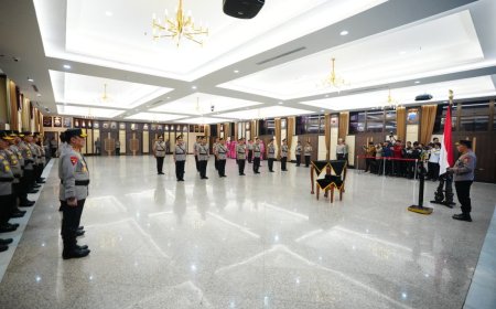 Kapolri Pimpin Upacara Serah Terima Jabatan Sejumlah Pejabat Polri